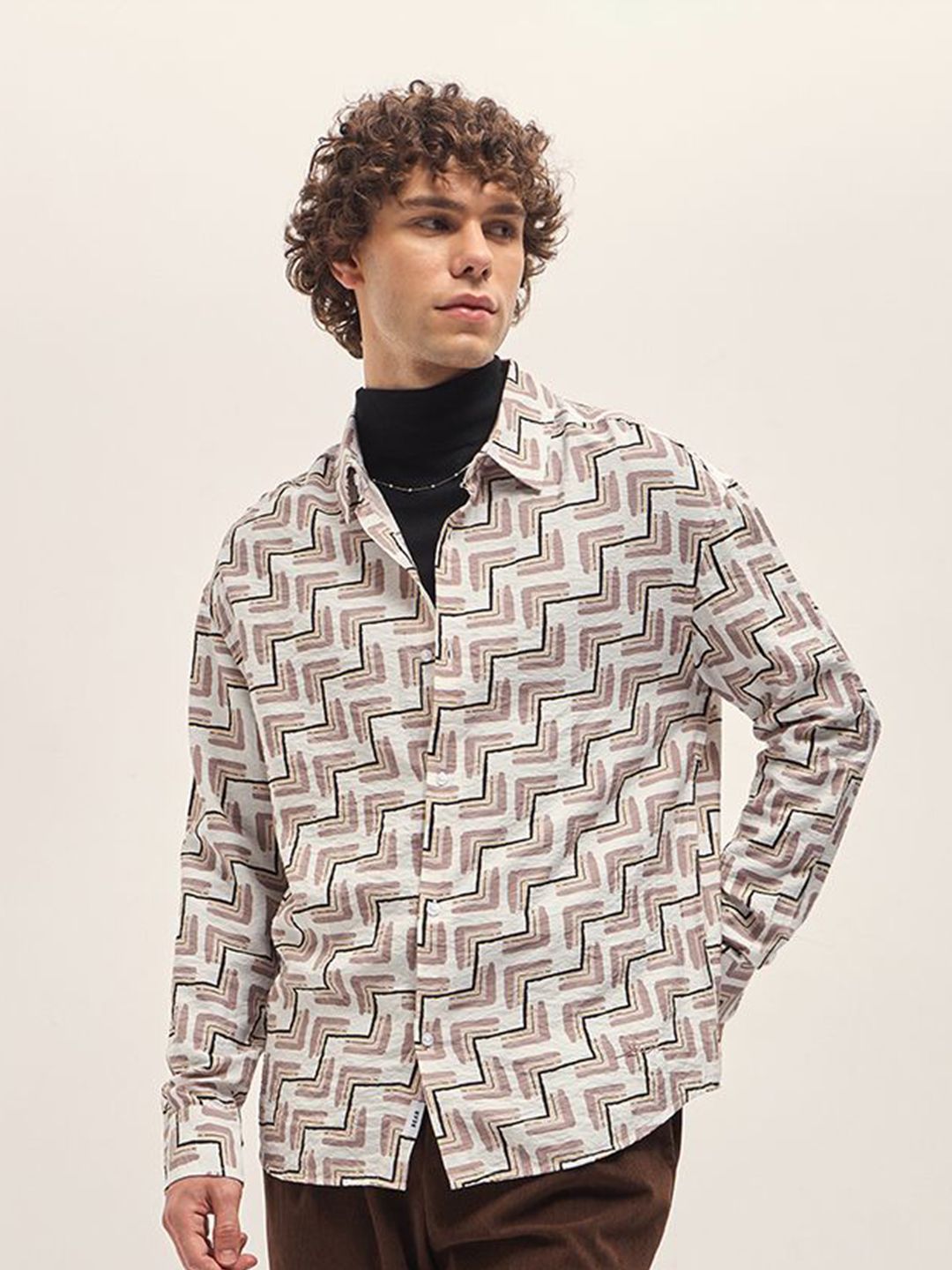 THE BEAR HOUSE Men Spread Collar Geometric Printed Relaxed Fit Casual Shirt