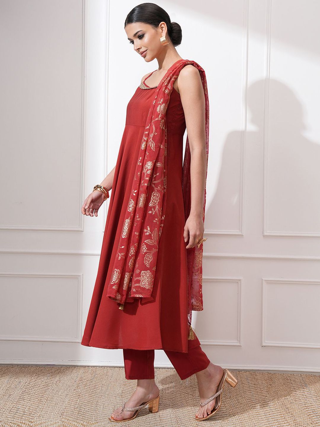 Vishudh Women Regular Sequinned Kurta with Trousers & With Dupatta