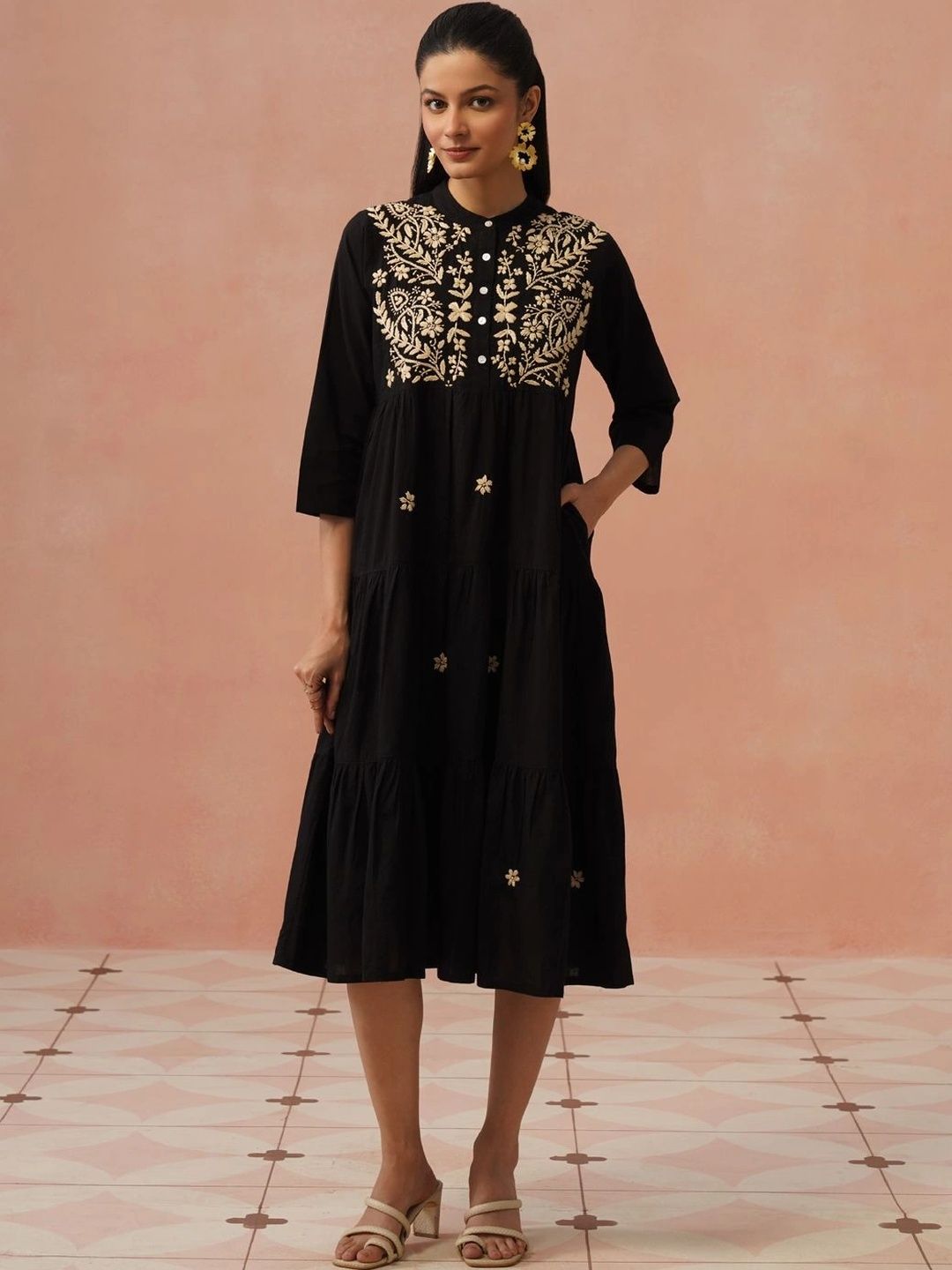 Pakaian Midi Bersulam A-Line House of Chikankari