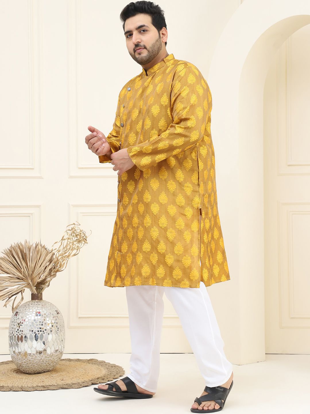 SOJANYA PLUS Plus Size Ethnic Motifs Thread Work Straight Kurta with Pyjamas