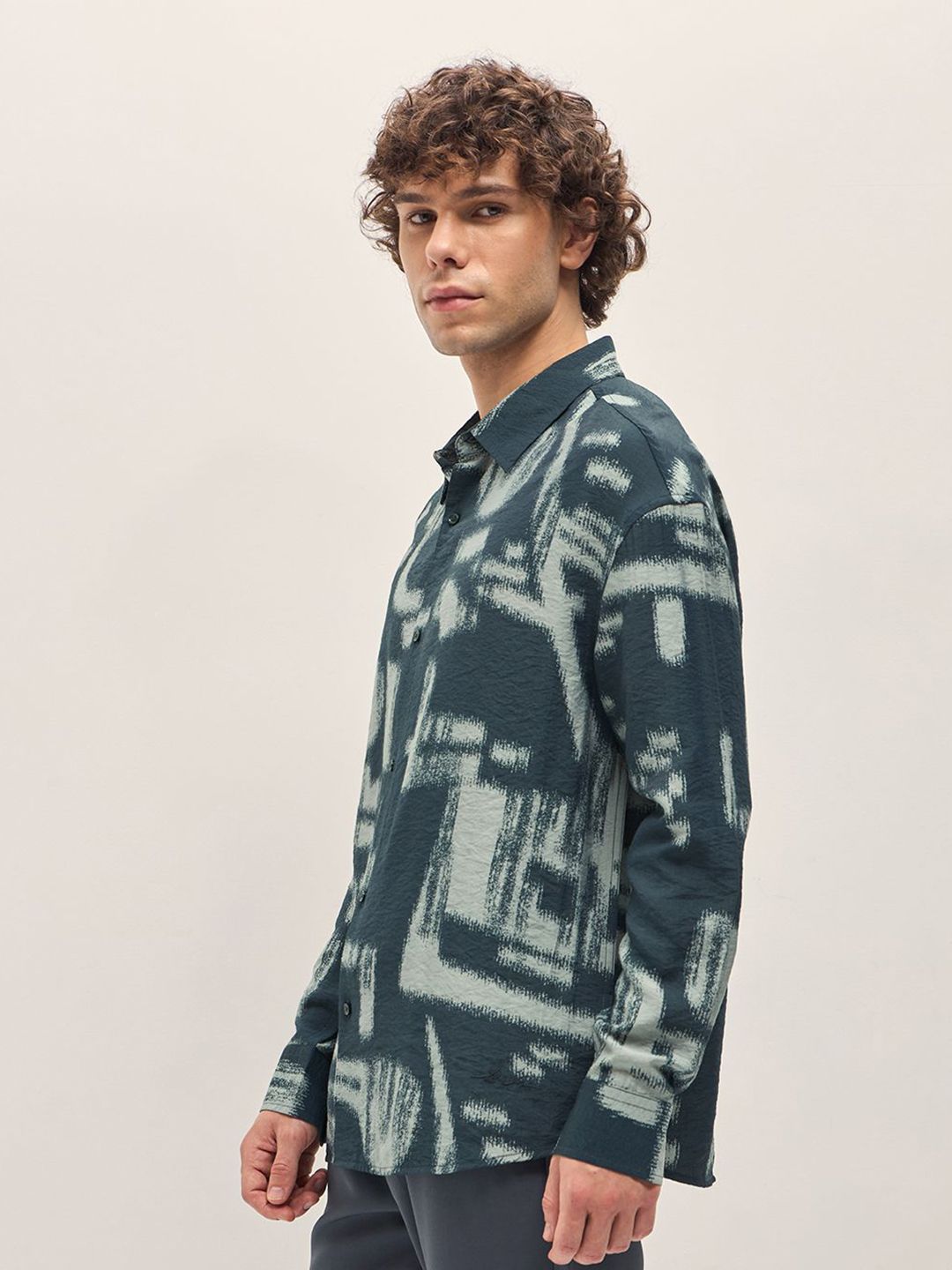 THE BEAR HOUSE Men Spread Collar Abstract Printed Relaxed Fit Casual Shirt