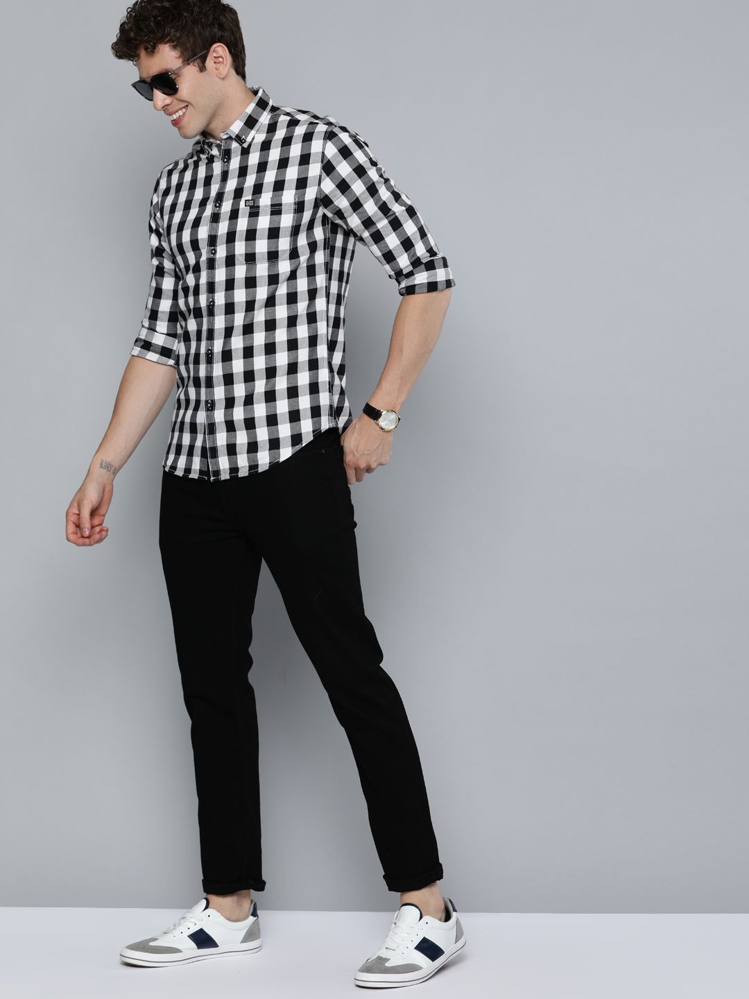 The Indian Garage Co Men White & Black Slim Fit Checked Casual Shirt