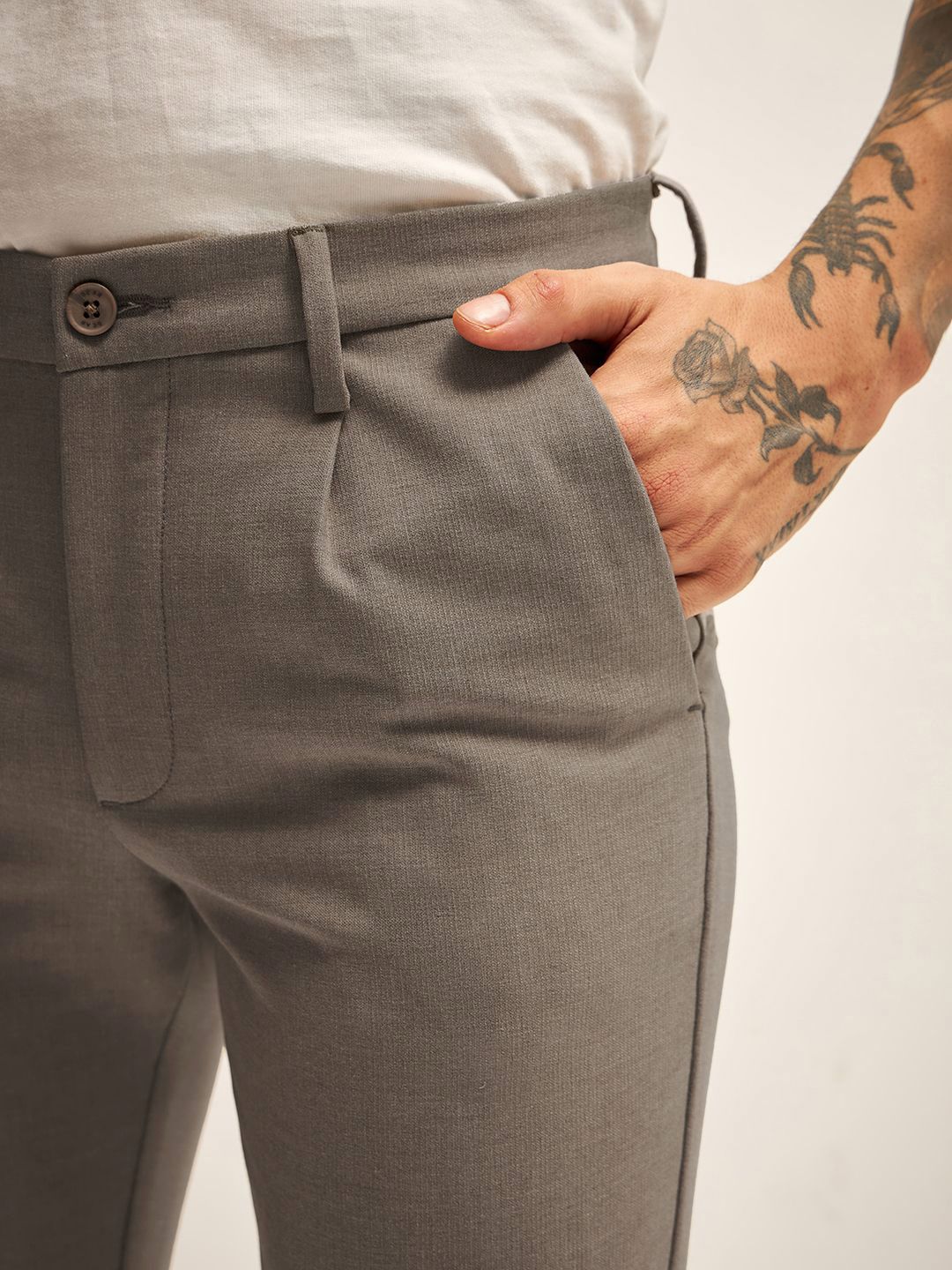 THE BEAR HOUSE Men Slim Fit Pleated Chinos Trousers