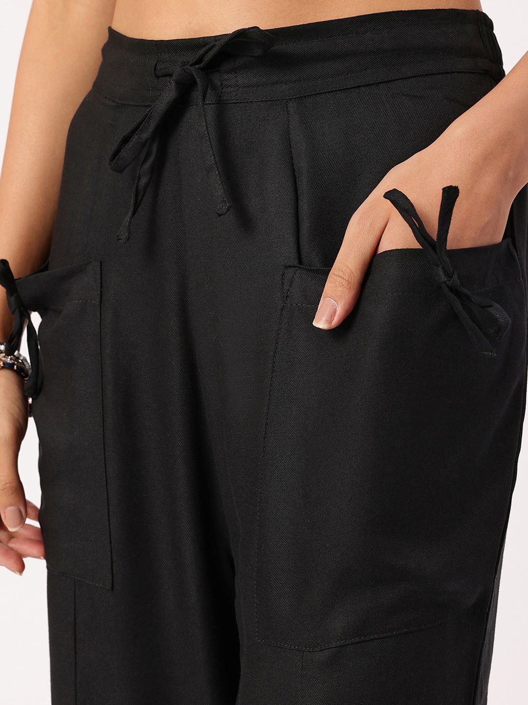 DressBerry Women Urban Influence Relaxed Fit Trousers with Box Pockets