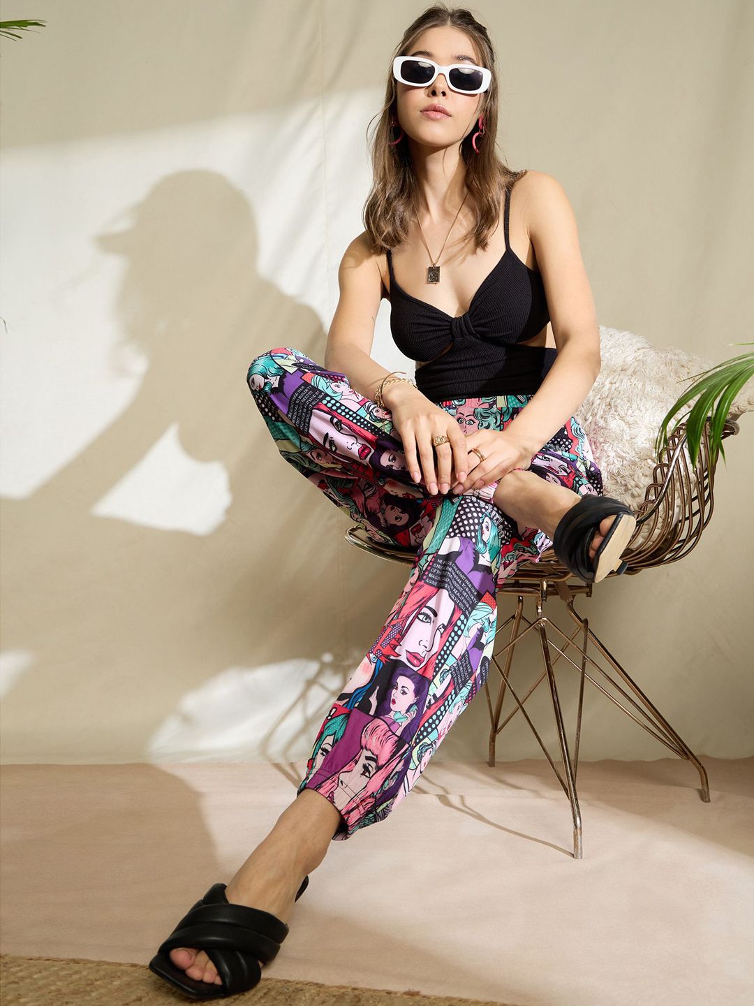 Berrylush Women Floral Printed High-Rise Trousers