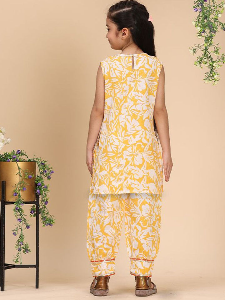 Cutiekins Girls Floral Printed Empire Straight Kurta Salwar With Dupatta