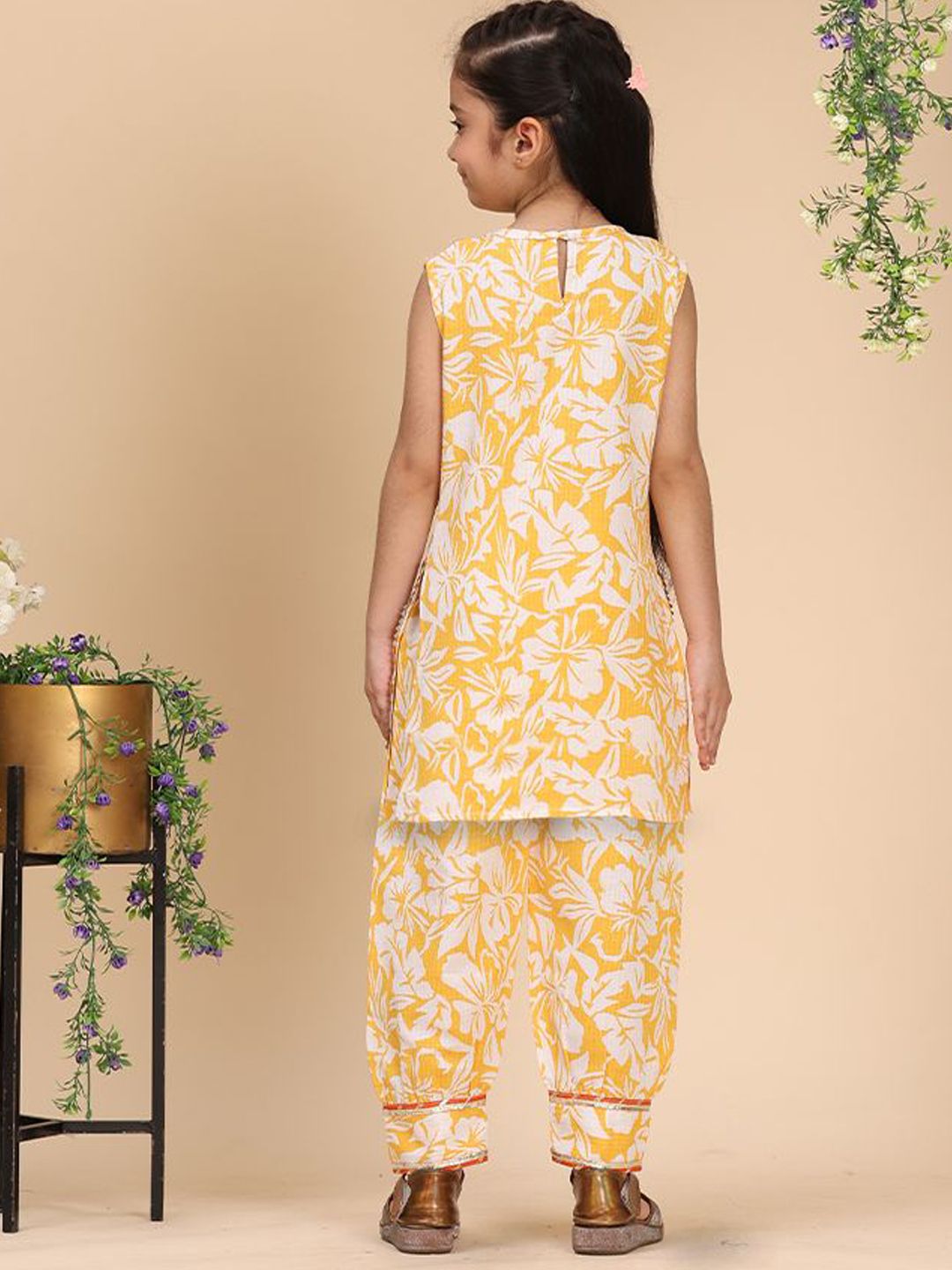 Cutiekins Girls Floral Printed Empire Straight Kurta Salwar With Dupatta