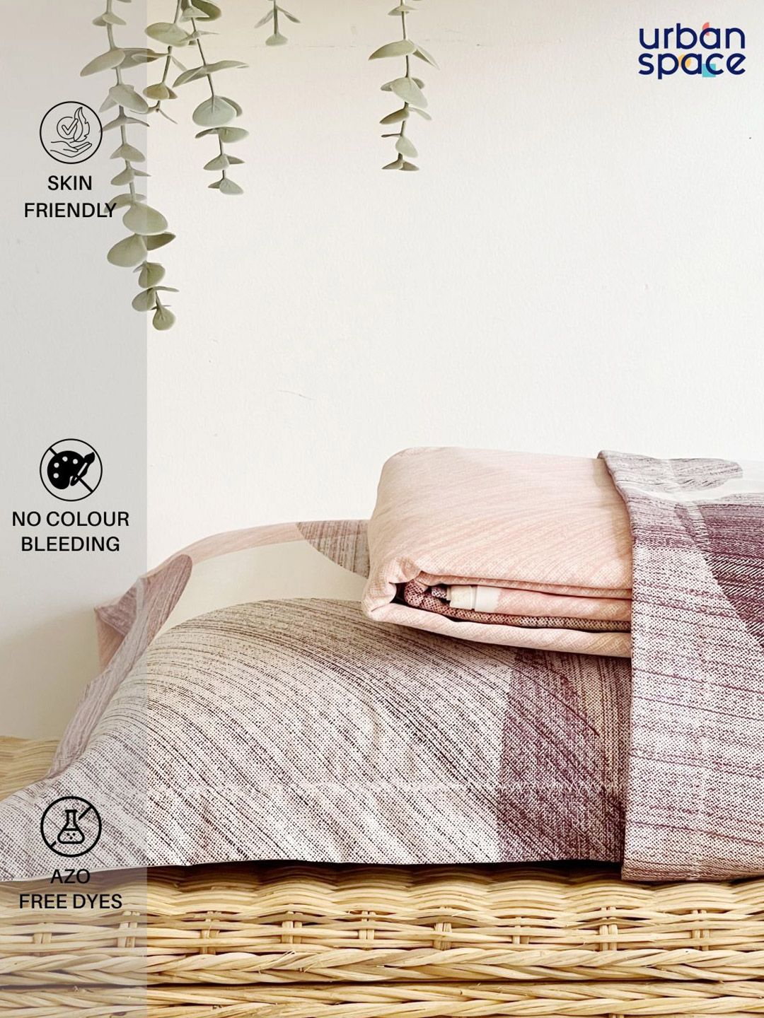URBAN SPACE Pink & White Geometric 200 TC Queen Bedsheet with 2 Pillow Covers