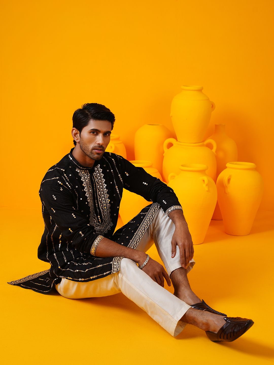 SOJANYA LUXE Kolar Mandarin Sulam Geometrik Kurta Lurus Sutera Tulen Dengan Seluar