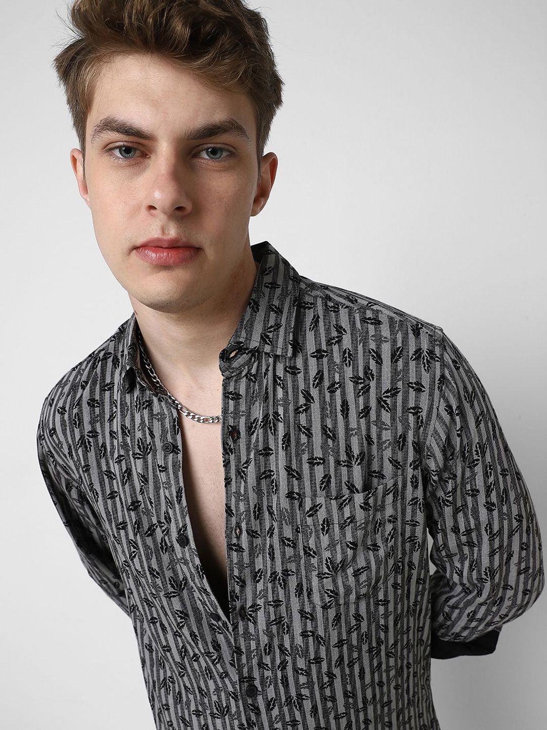 VASTRADO Men Classic Spread Collar Vertical Striped Cotton Slim Fit Casual Shirt