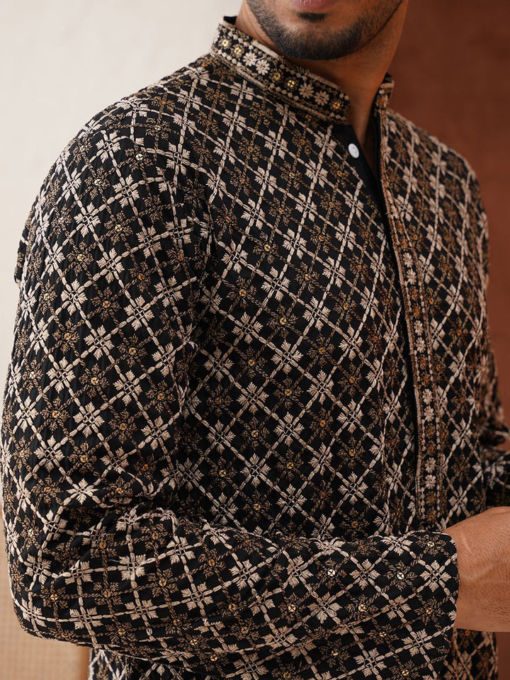 Jompers Men Geometric Embroidered Sequinned Kurta