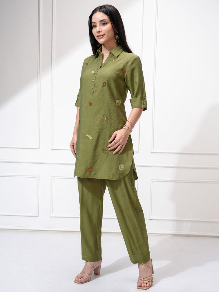 Vishudh Women Embroide Tunic With Trouser Co-Ord Set