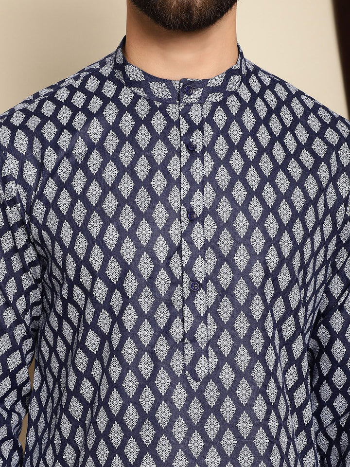 Kurta Kolar Jalur Bercetak Motif Etnik Biru Laut Anouk dengan Churidar