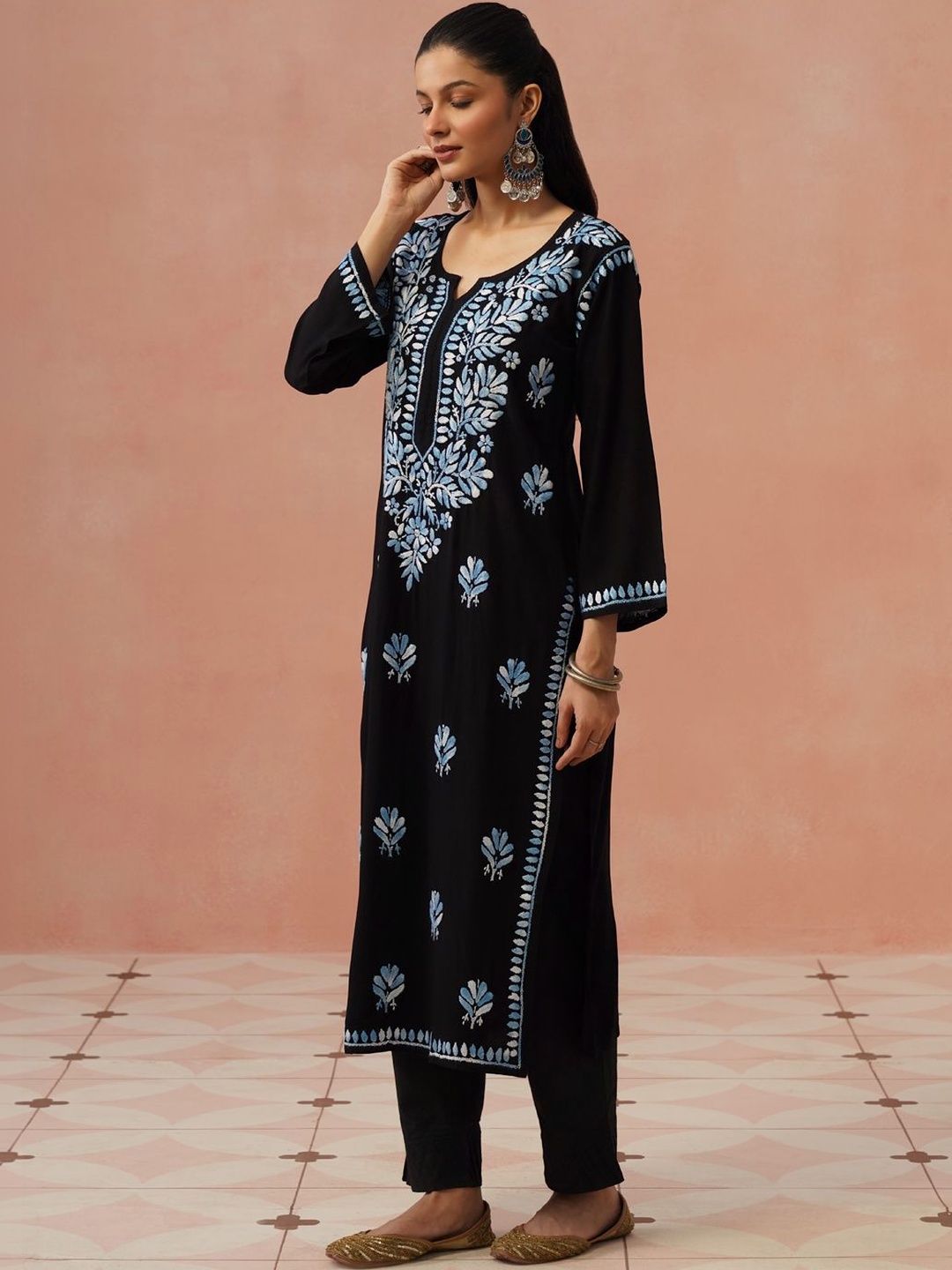 Rumah Wanita Chikankari Motif Etnik Bersulam Kurta Chikankari