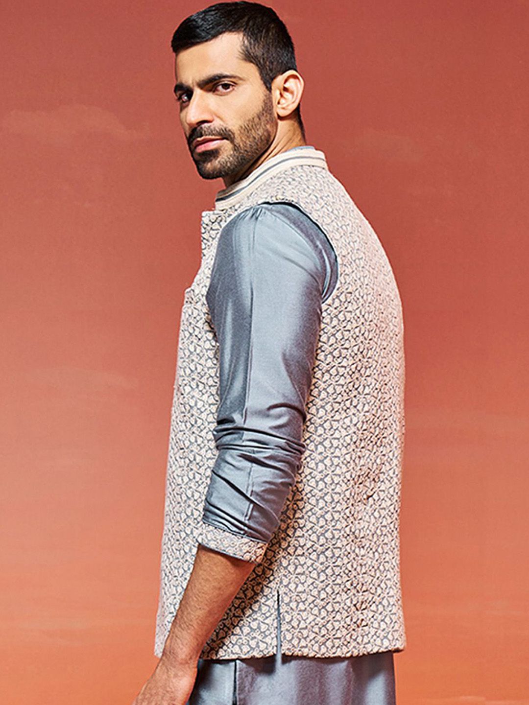 VASTRAMAY Men Embroidered Woven Nehru Jacket