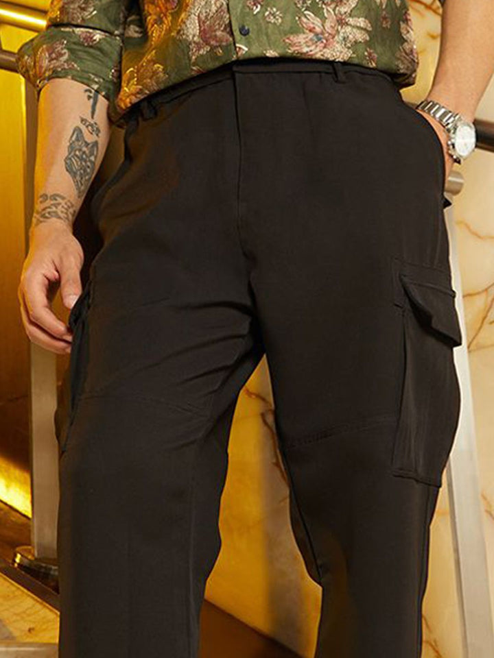 Campus Sutra Men Relaxed Fit Mid Rise Cotton Cargos Trousers