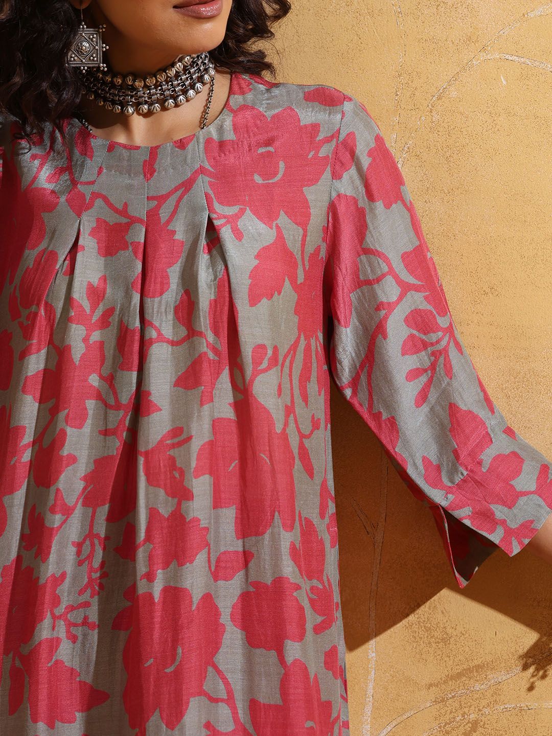 trueBrowns Women Peach Mint Jaal Print Muslin Silk High-slit Kurta Set