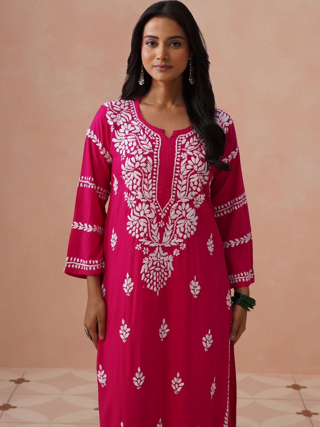 Rumah Wanita Chikankari Motif Etnik Bersulam Lubang Kunci Leher Chikankari Kurta