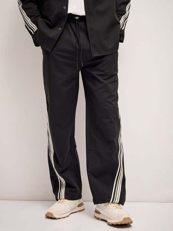THE BEAR HOUSE Men Checked Straight Fit Casual Pant