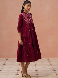 Pakaian A-Line Bersulam Bunga Rumah Chikankari