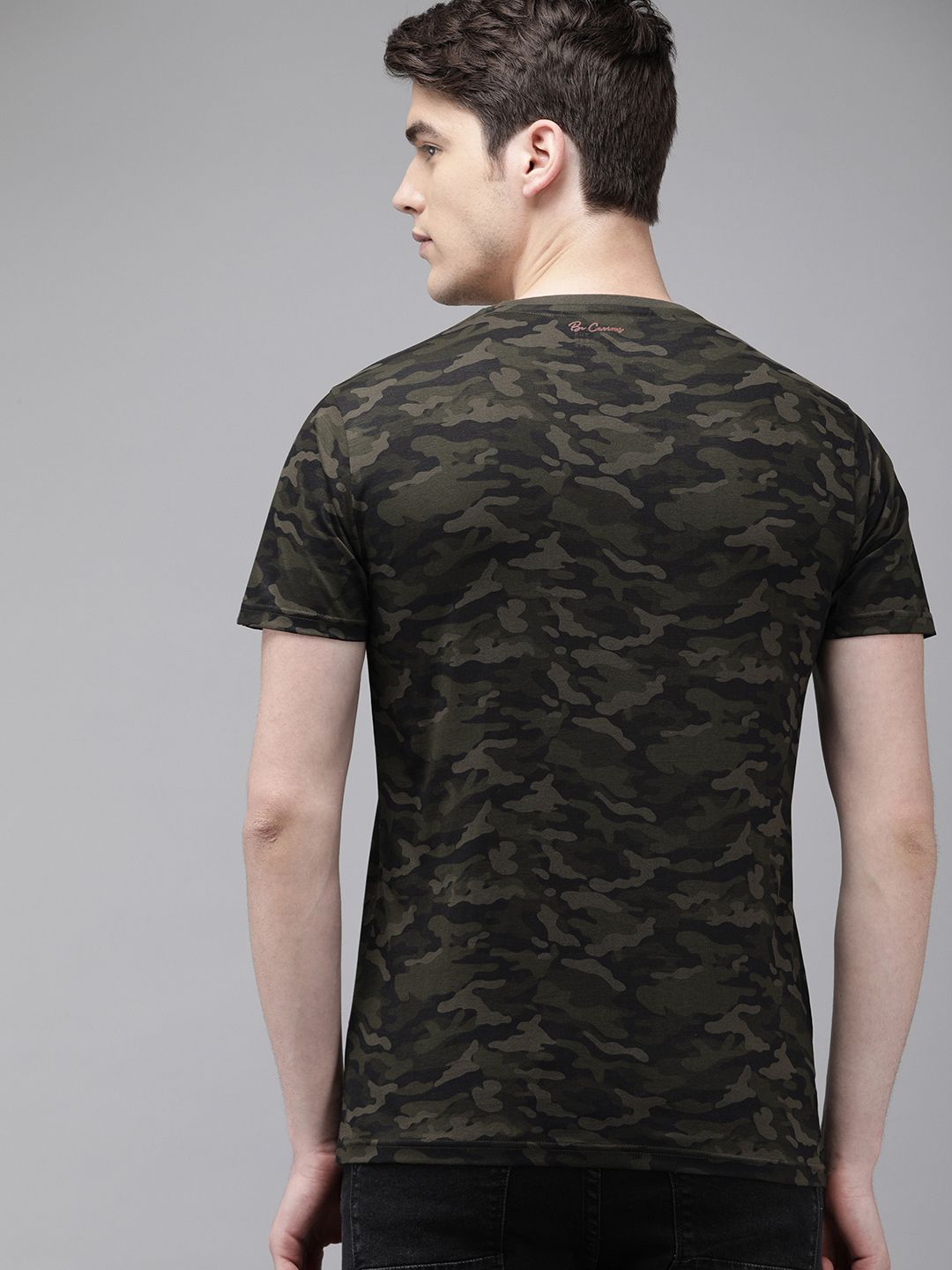 THE BEAR HOUSE Men Olive Green  Black Slim Fit Camouflage Printed Round Neck Pure Cotton T-shirt