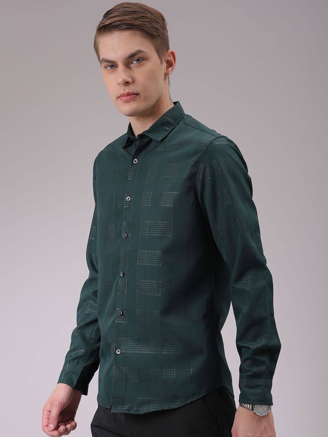 The Indian Garage Co Men Cutaway Collar Solid Slim Fit Casual Shirt