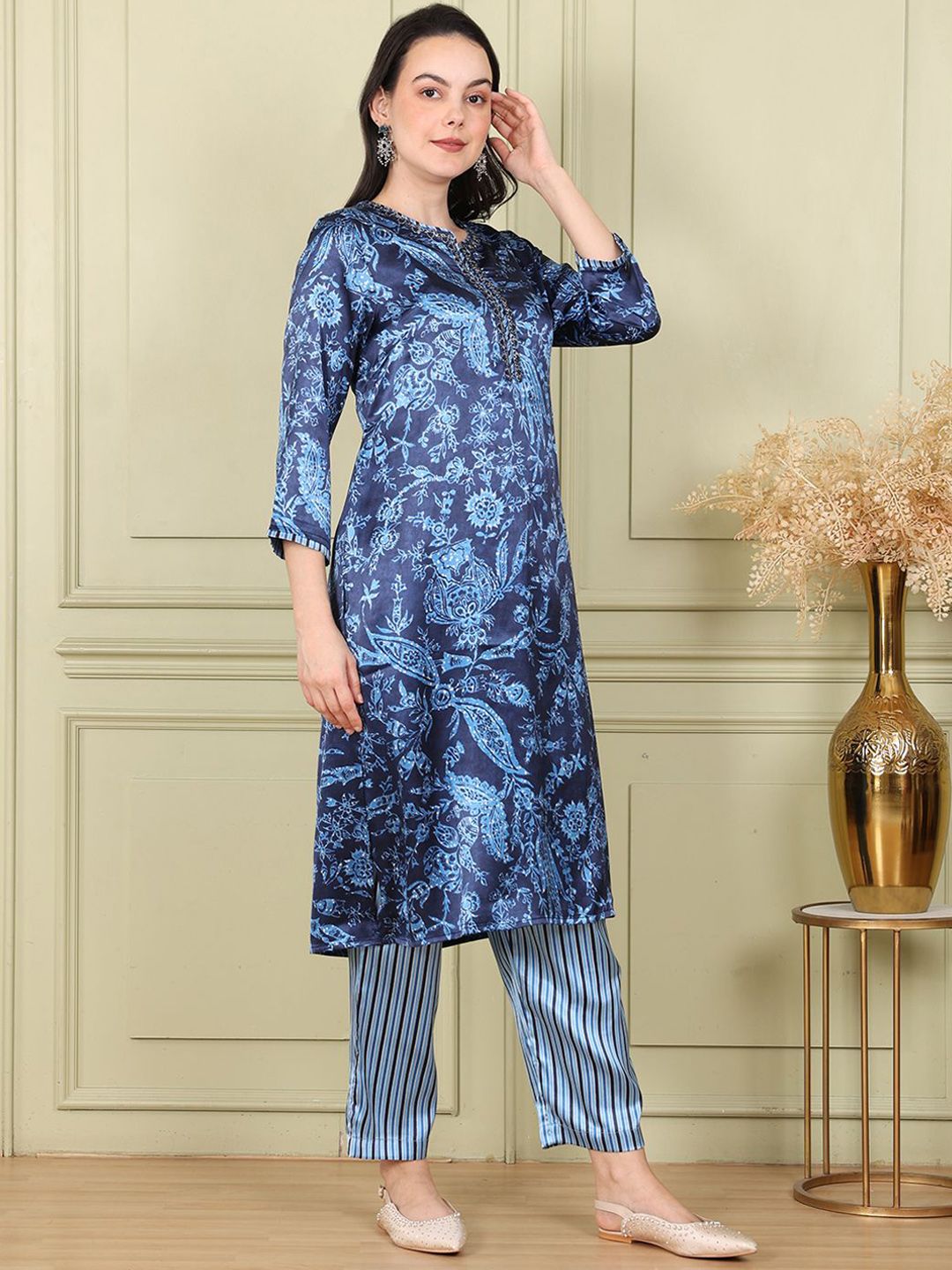W Women Floral Printed Regular Thread Work Kurta with Trousers