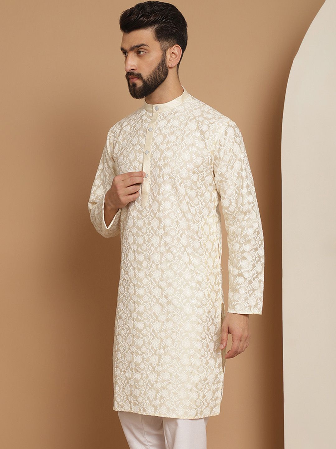 Kurta Kerja Benang Motif Etnik Berwarna Krim Lelaki Anouk