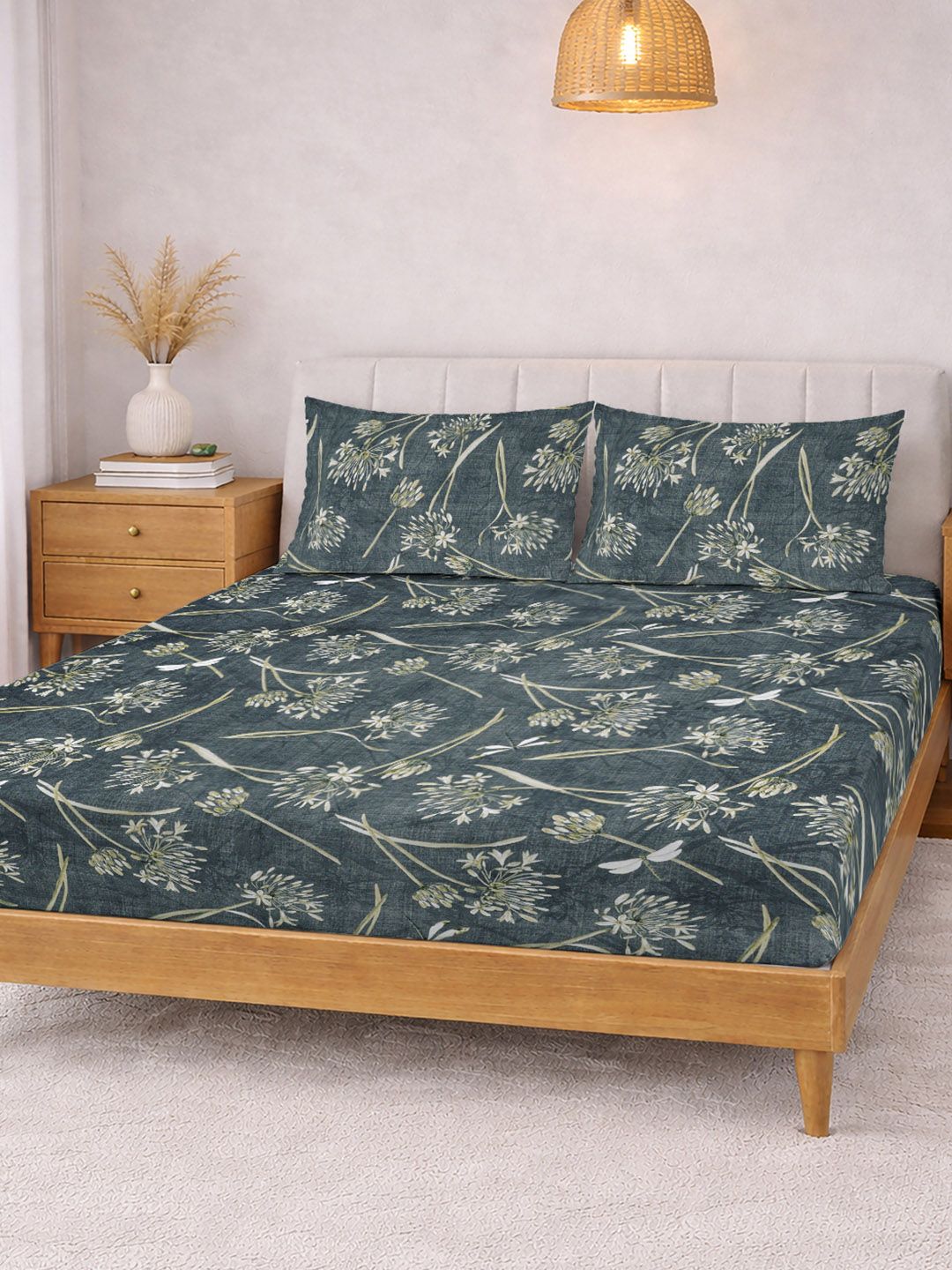 KLOTTHE Green & White Printed 300 TC Double Bedsheet With 2 Pillow Covers- 2.5 m x 2.25 m