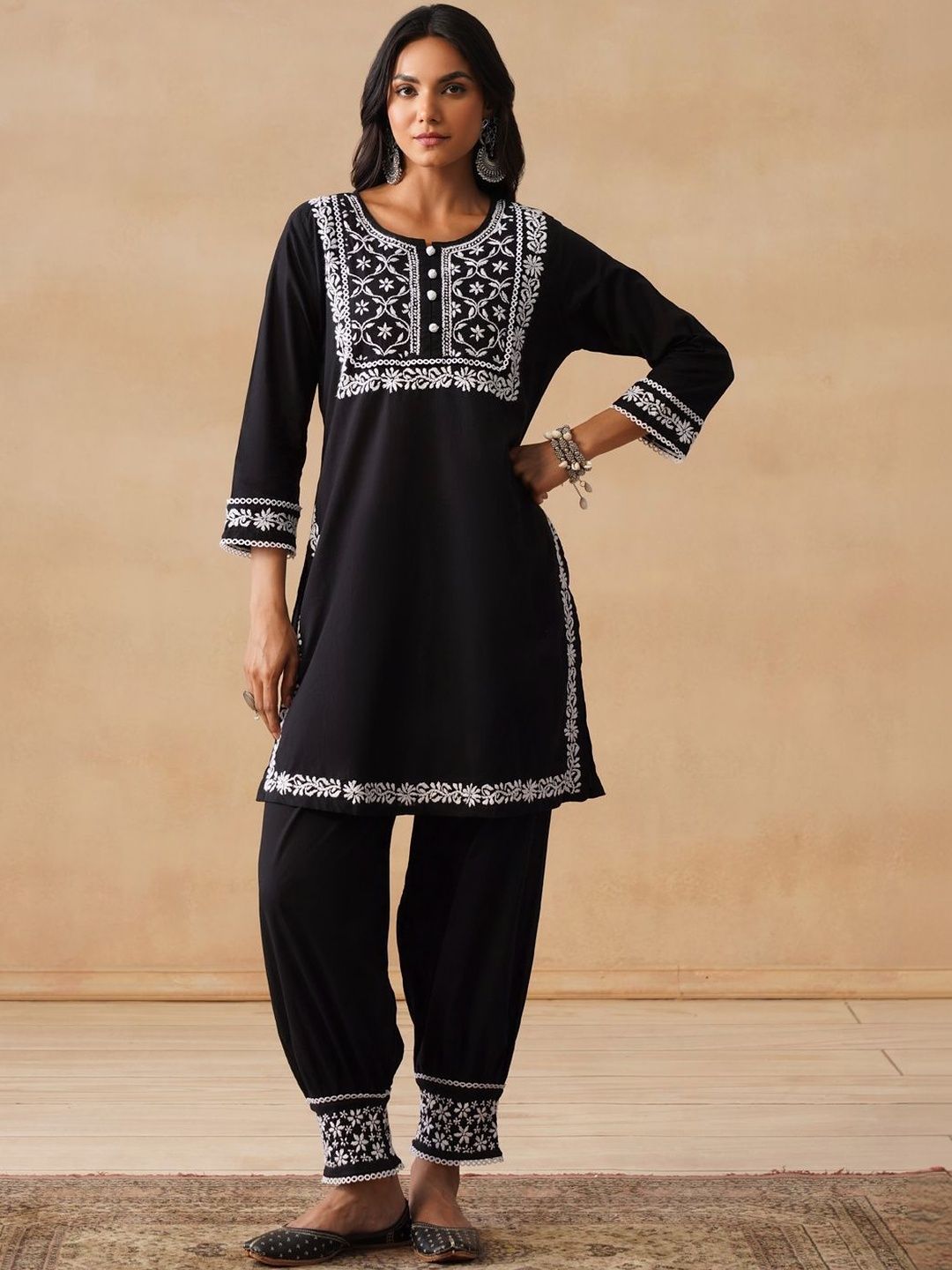 House of Chikankari Women Black Regular Pure Cotton Kurta dengan Set Seluar