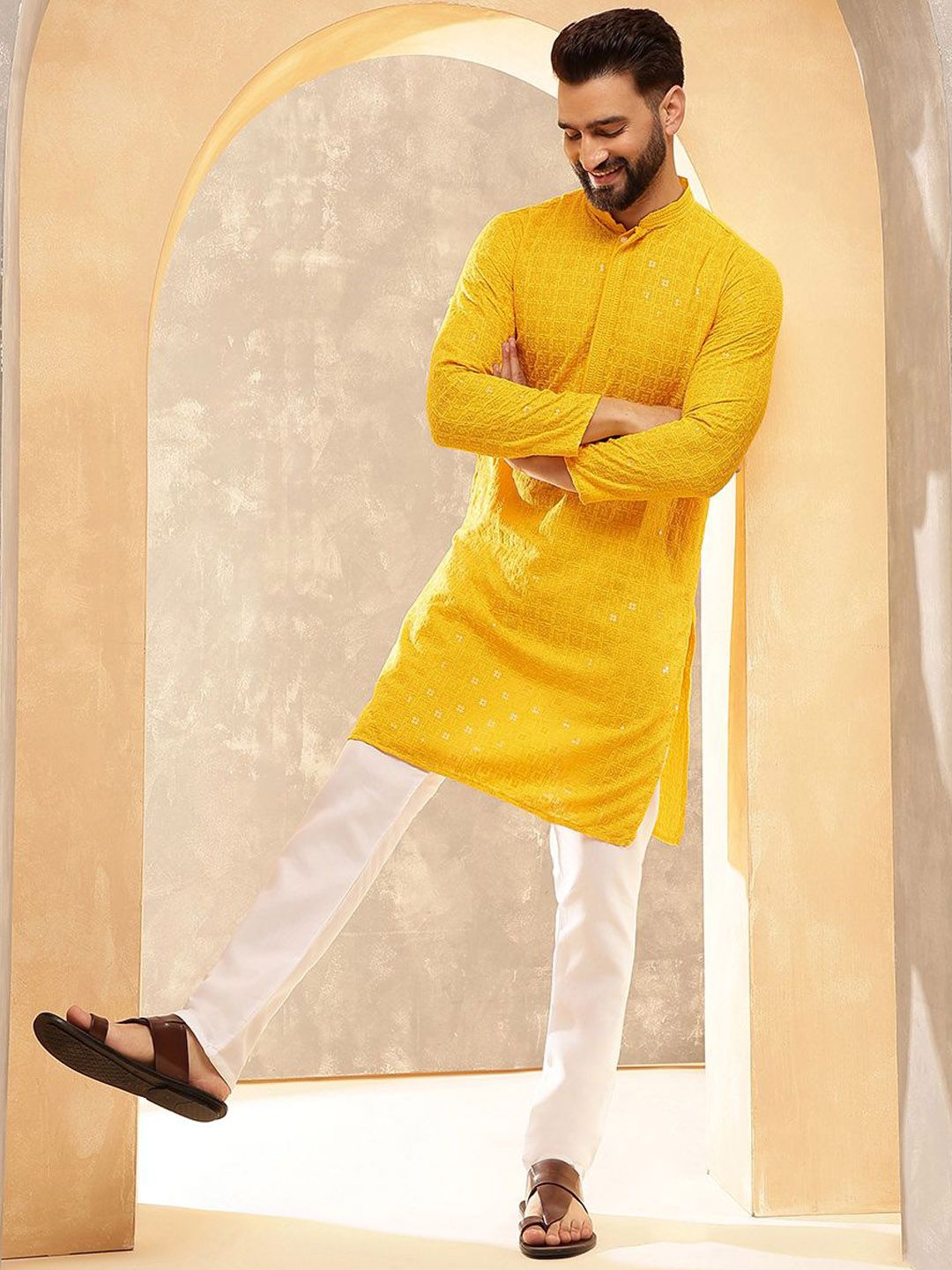 Anouk Mustard Kolar Mandarin Bersulam Geometri Kurta Lurus Kapas Tulen Bersulam