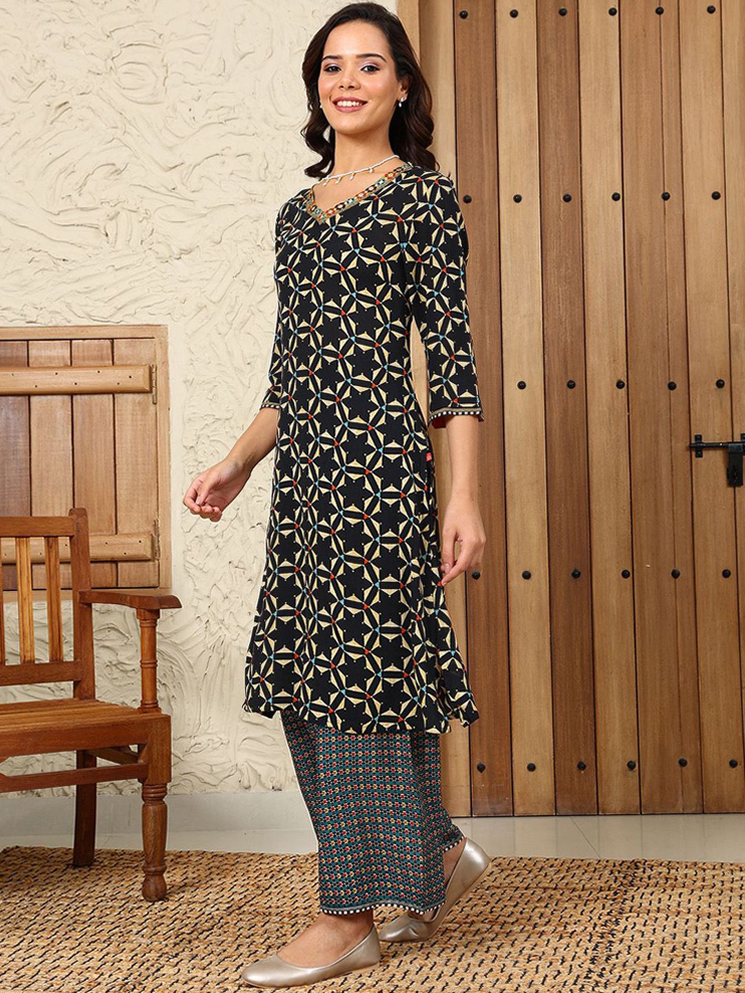 W Women Ethnic Motifs Flared Sleeves Thread Work Kurta