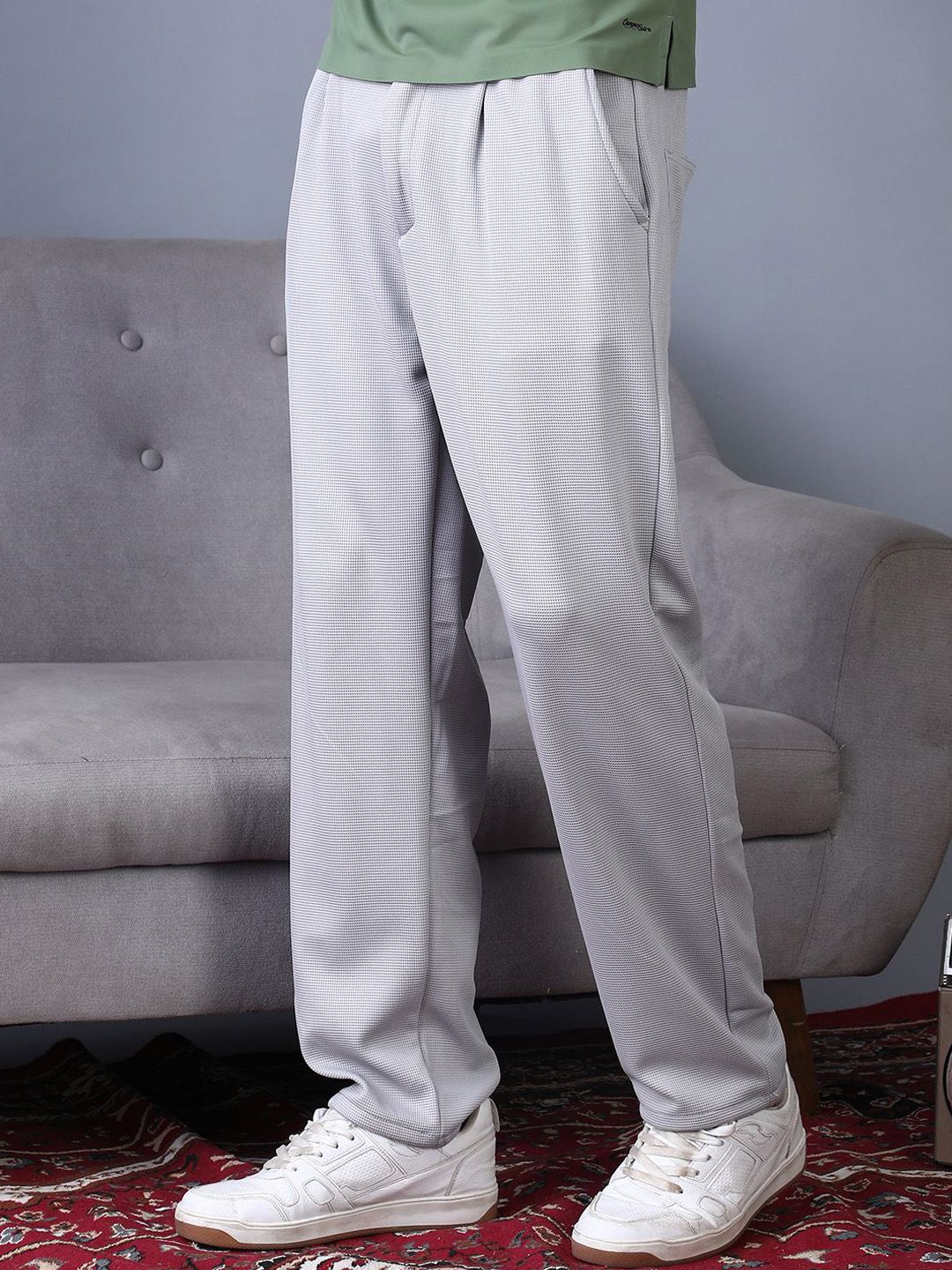 Campus Sutra Men Solid Relaxed Fit Comfort Mid-Rise Regular Trousers