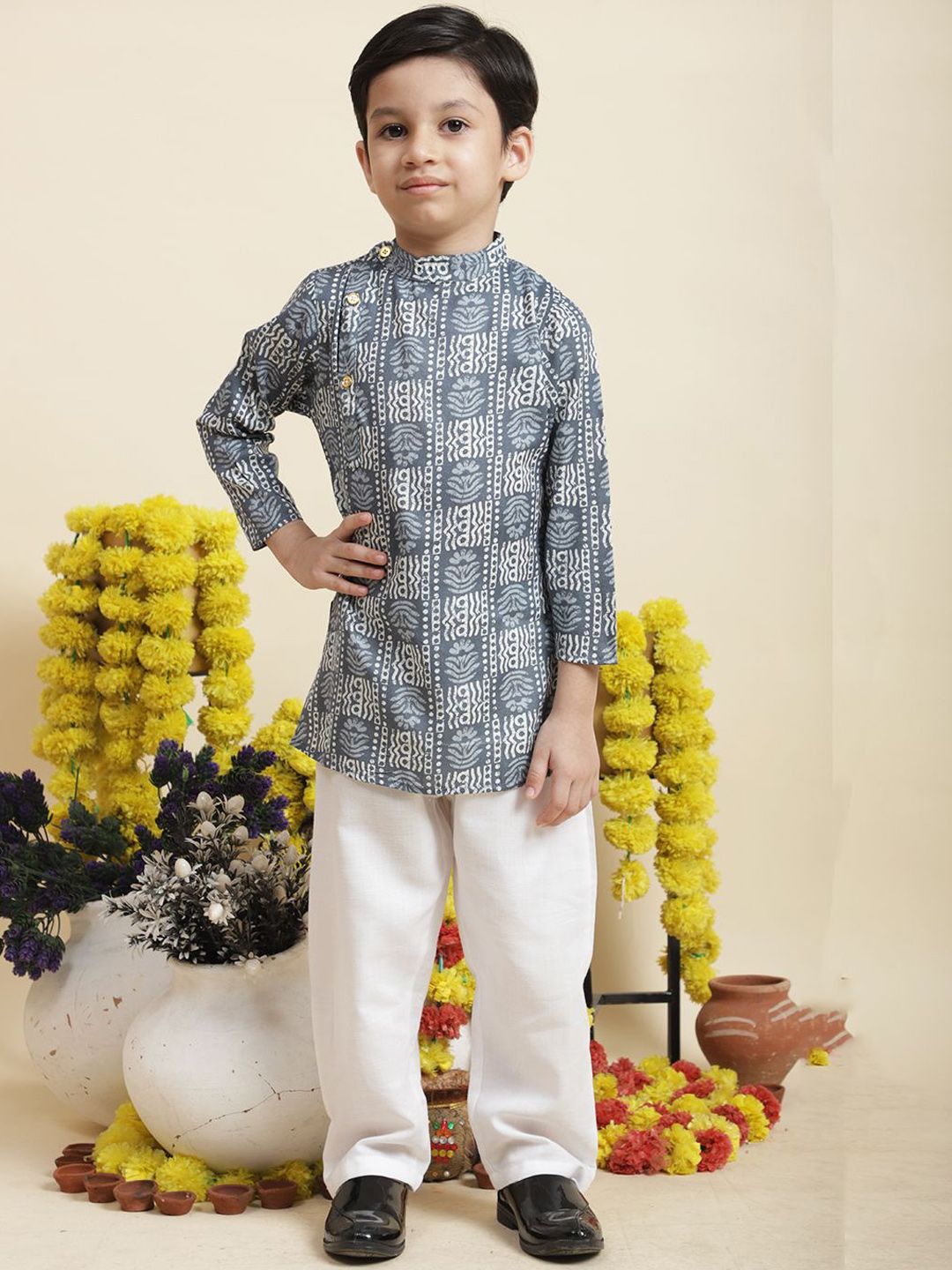 Cutiekins Boys Ethnic Motifs Printed Mandarin Collar Straight Kurta With Pyjamas