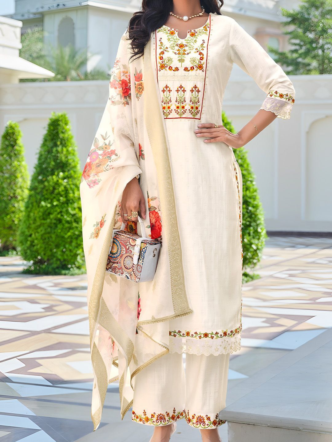 Varanga Women Floral Embroidered Regular Thread Work Kurta with Trousers & With Dupatta