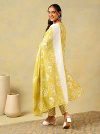 Mamicha Women Floral Printed Regular Thread Work Pure Cotton Kurta with Trousers & With Dupatta