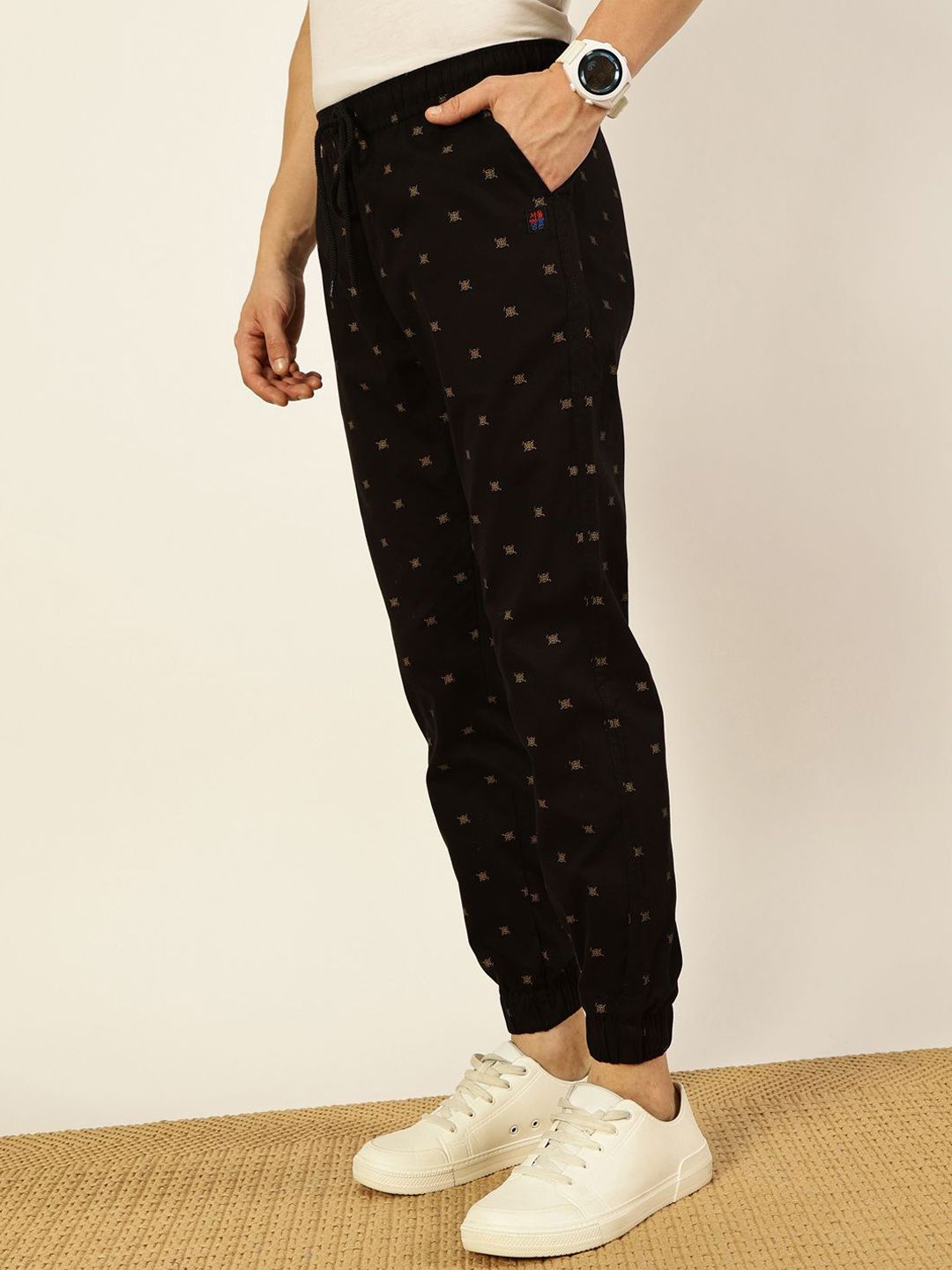 Thomas Scott Men Abstract Printed Smart Slim Mid-Rise Fit Easy Wash Joggers Trousers