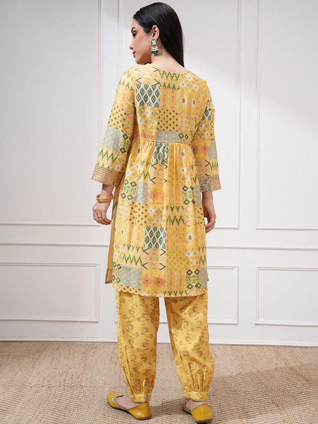 Vishudh Women Digital Printed Kurta With Round Neck And Printed Joggers Co-Ord Set