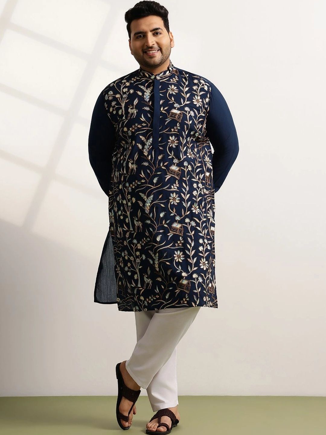 SOJANYA PLUS Men Floral Embroidered Regular Thread Work Kurta with Pyjamas