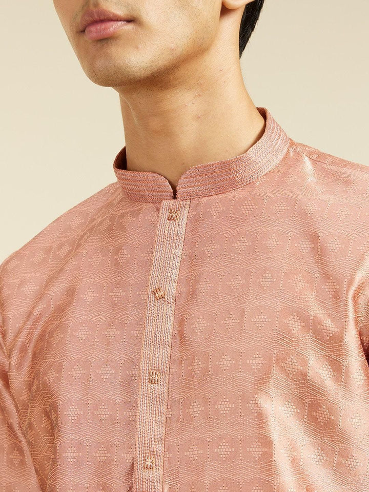 Diwas oleh Manyavar Geometric Woven Design Thread Work Art Silk Kurta Lurus