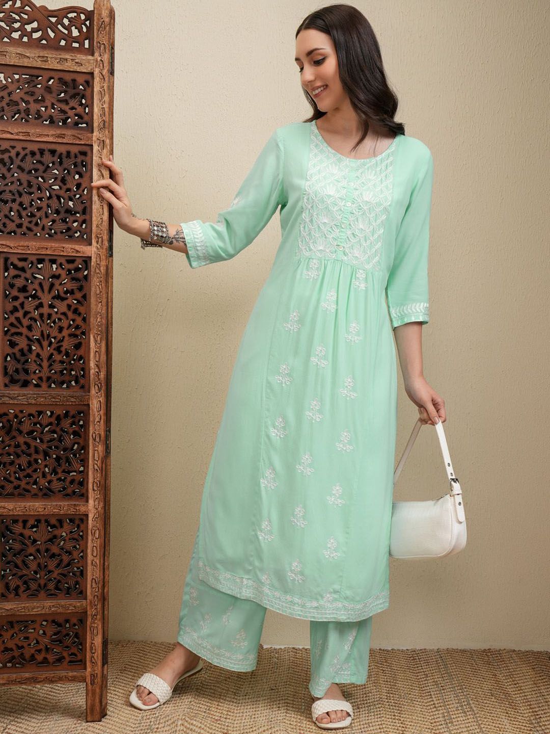Vishudh Green Floral Embroidered Thread Work Regular Kurta with Trouser