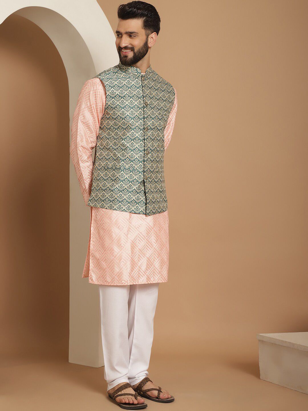 Anouk Pink Ethnic Motif Tenunan Rekaan Kurta Lurus Dengan Jaket Churidar & Nehru