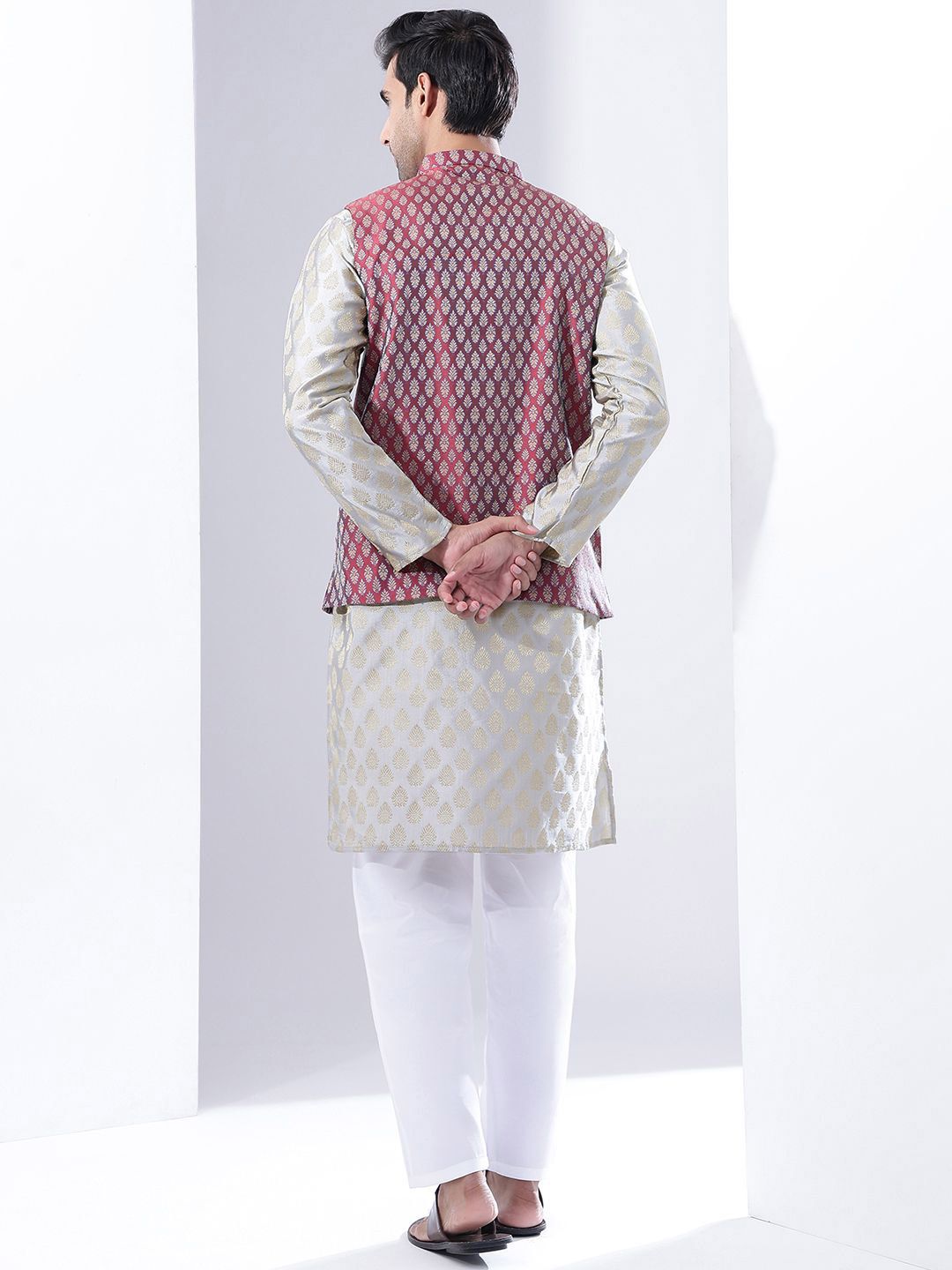 Anouk Men Ethnic Motifs Woven Design Kurta with Pyjama