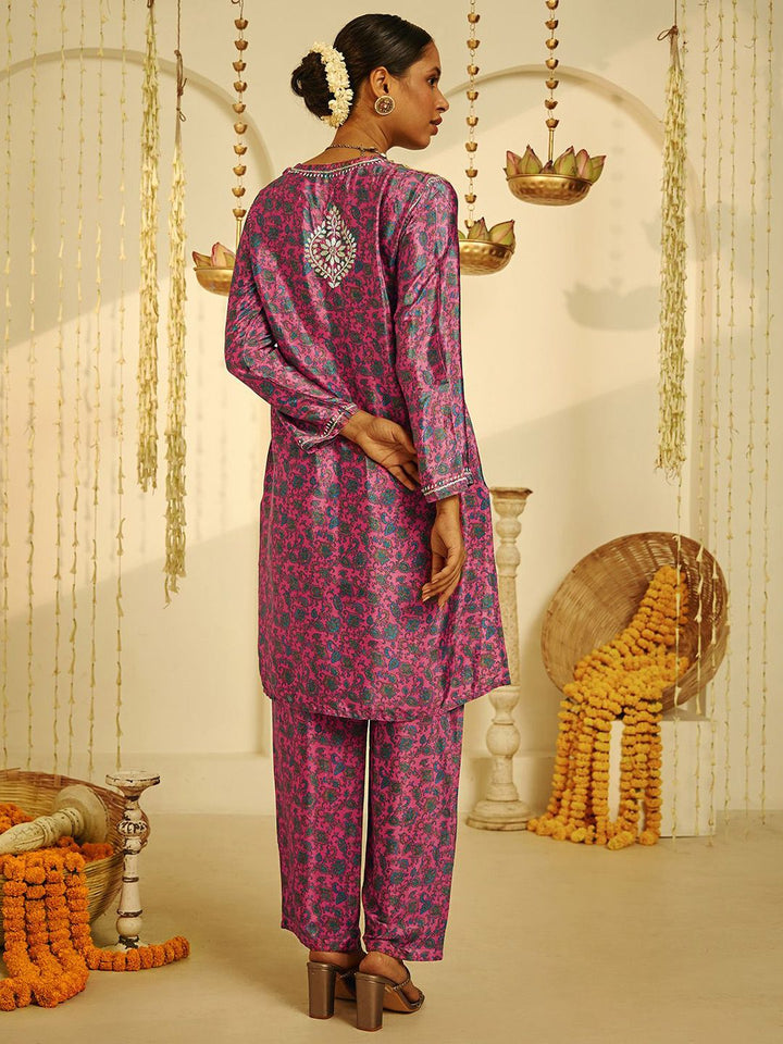 House of Chikankari Women Pink Crepe Chikankari Embroidered Kurta Set