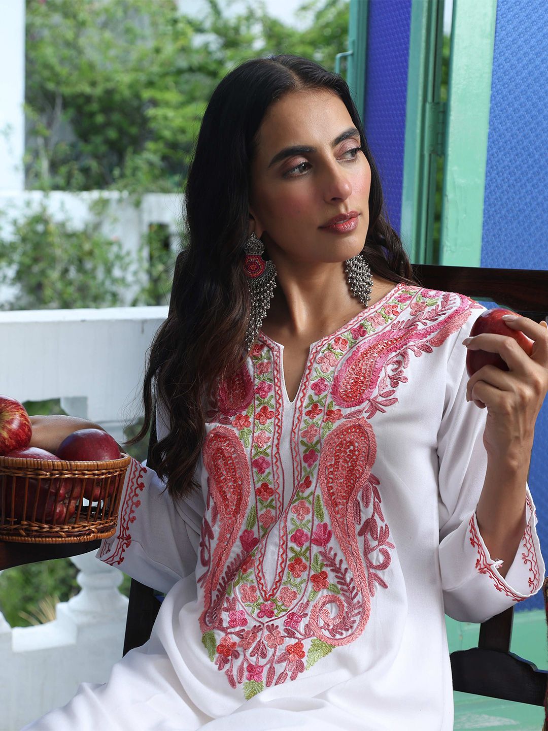 House of Chikankari Women White Cotton Aari Sulam Kurta
