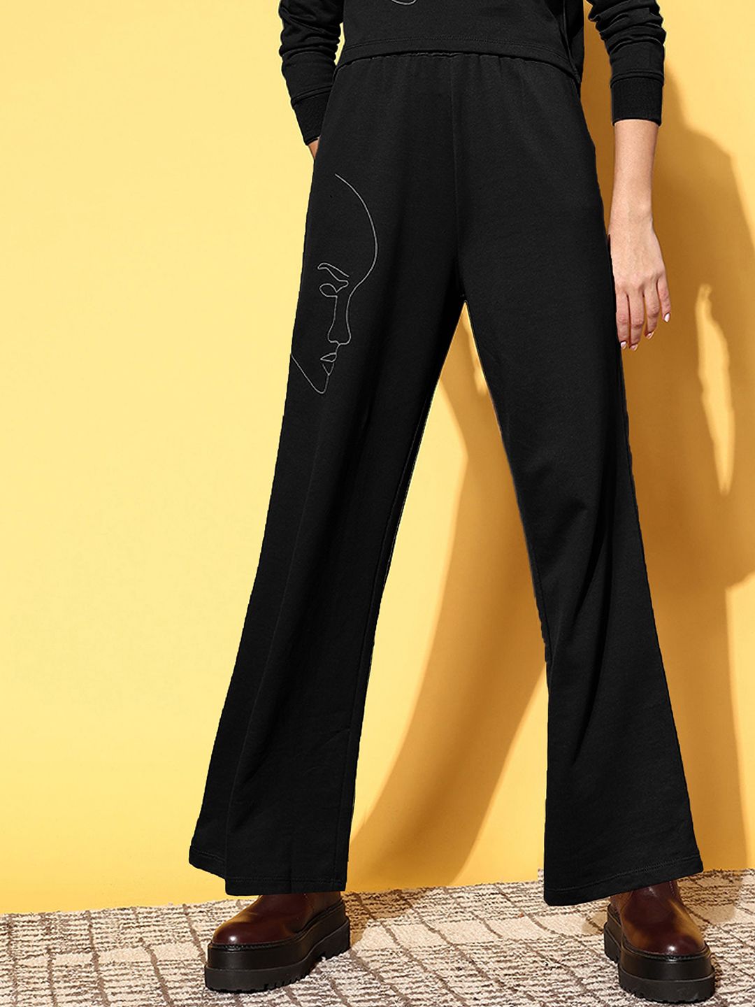 SASSAFRAS Womens Mid-Rise Track Pants
