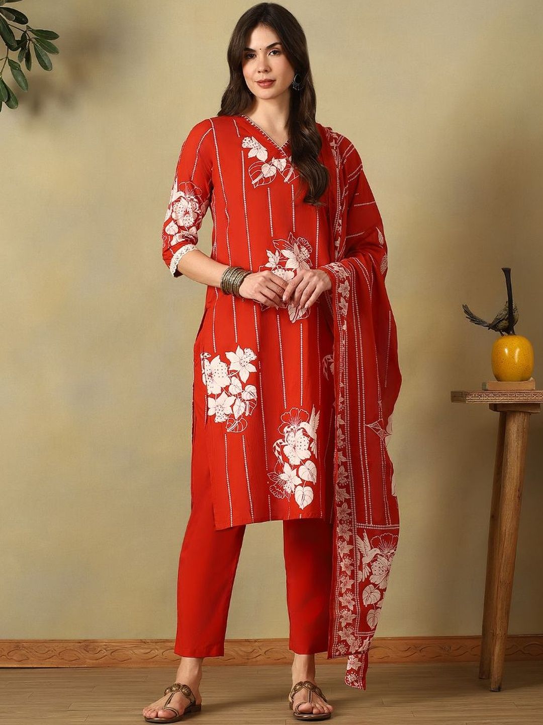 Mamicha Women Floral Printed Regular Pure Cotton Kurta with Trousers & With Dupatta