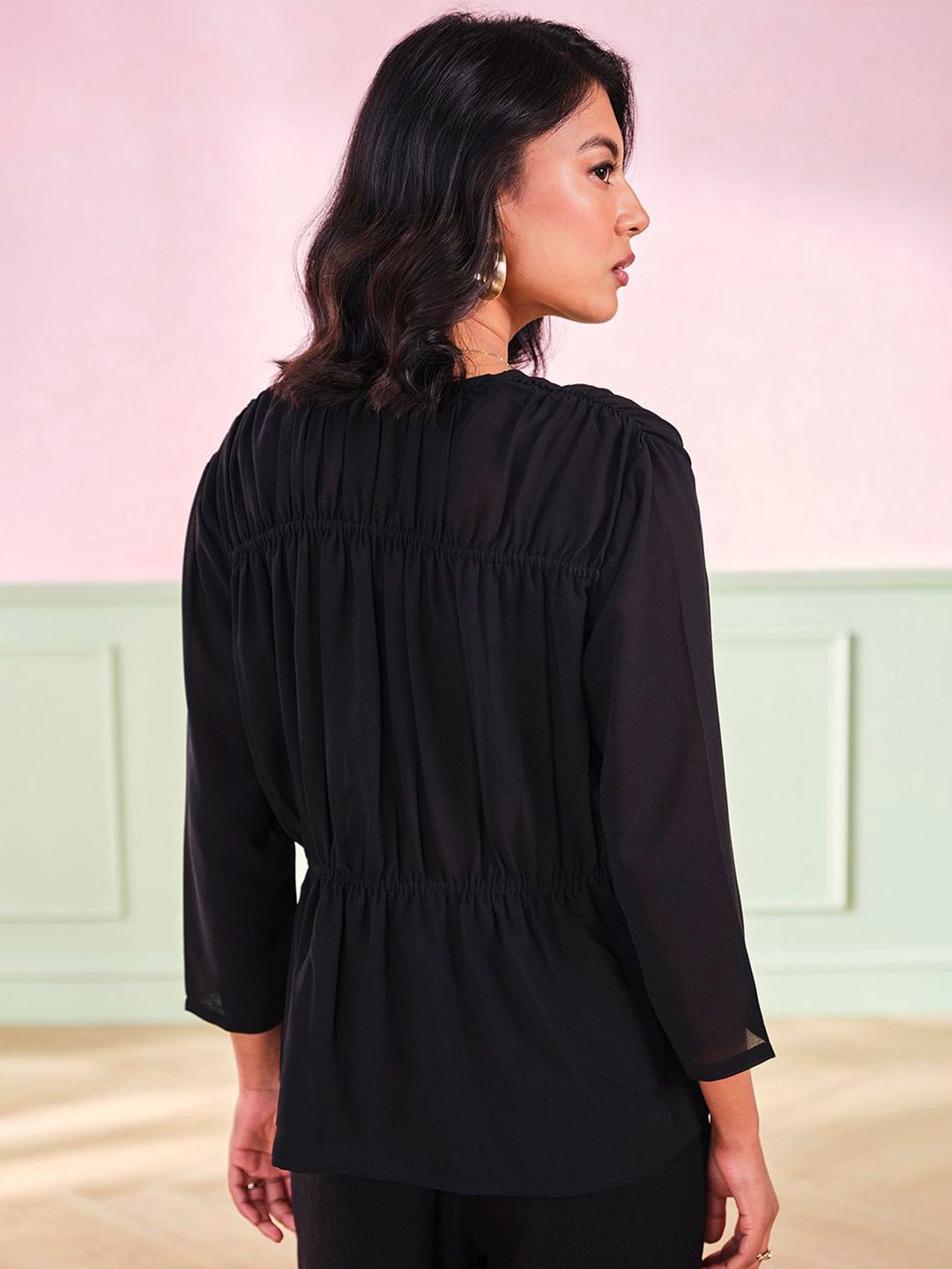 Dan V-Neck mengikat tali leher