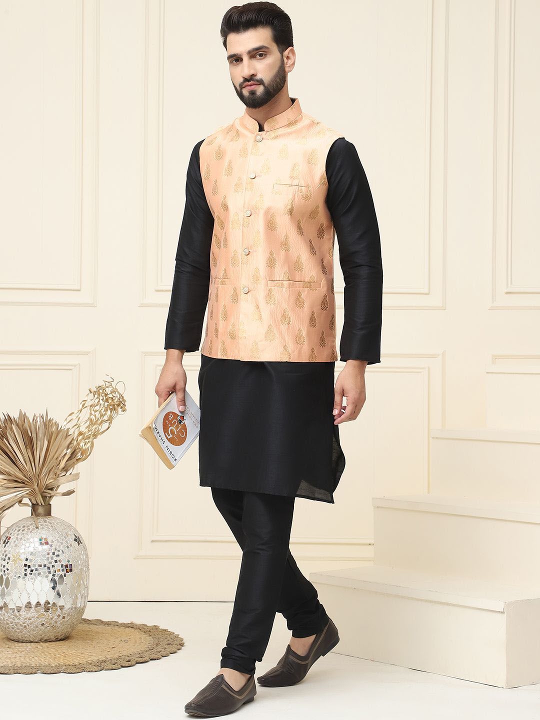 SOJANYA Mandarin Collar Silk Cotton Straight Kurta dengan jaket Churidar & Nehru