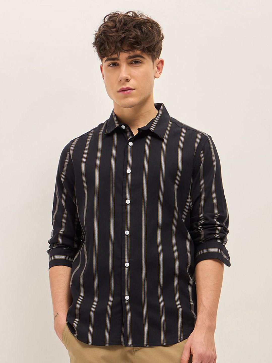 THE BEAR HOUSE Men Spread Collar Vertical Striped Cotton Slim Fit Casual Shirt